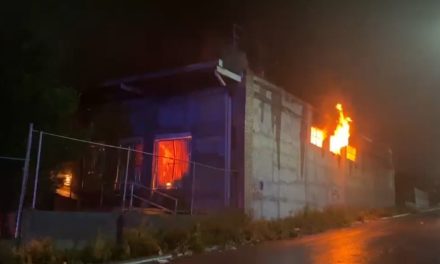 Arde bodega abandonada en Saltillo