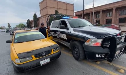 Policía de Saltillo asegura vehículo con reporte de robo