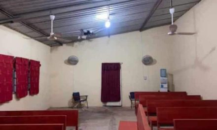Atacan con drones explosivos casas y una capilla en Apatzingán, Michoacán