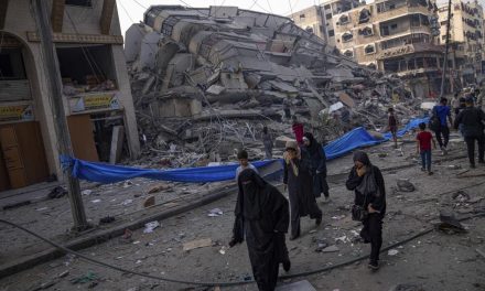 Bombardeos de Israel en Gaza dejan dos mil 450 muertos