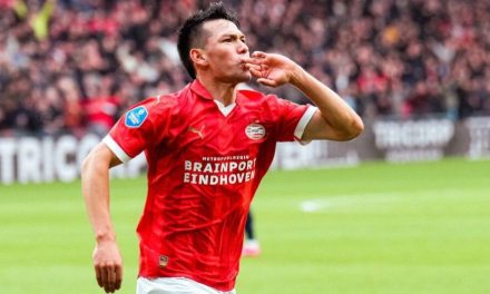 ‘Chucky’ Lozano acribilla al Ajax con un ‘hat trick’ en el clásico de Países Bajos