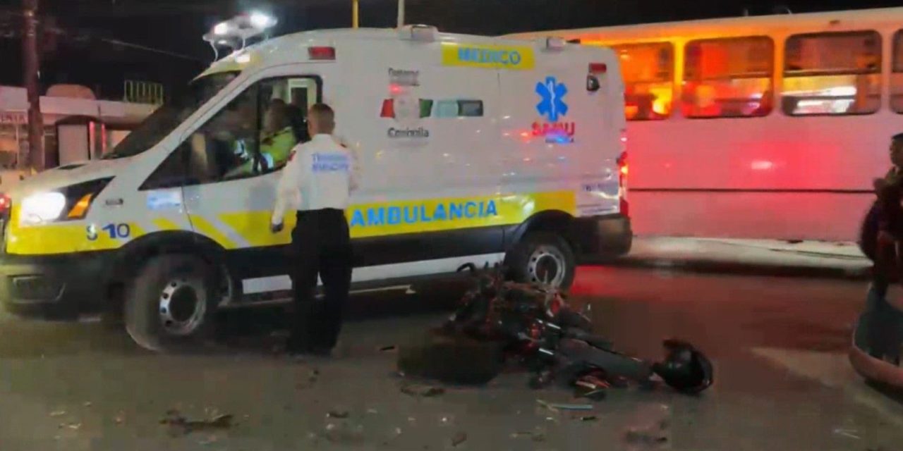 Saltillo: De nuevo los motociclistas… se pasan rojo y provocan choque