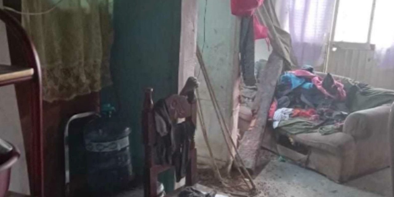 Se derrumba el techo de una vivienda en ejido de Parras