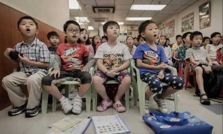 Hong Kong pagará a sus habitantes por tener hijos