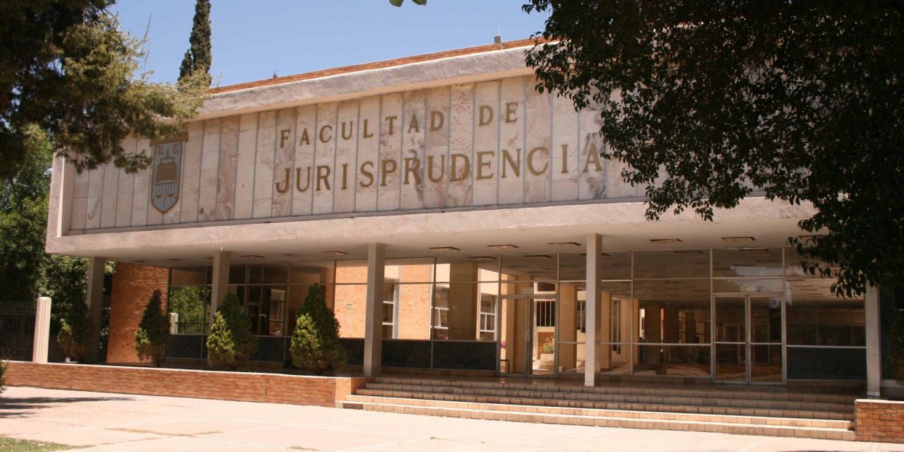 Celebran en Jurisprudencia a niño superdotado