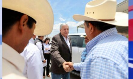 Llevan tinacos y calentadores a ejidos de Saltillo