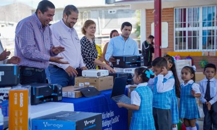 Compromiso con la educación, entregan apoyos del programa ‘Mejora tú Escuela’