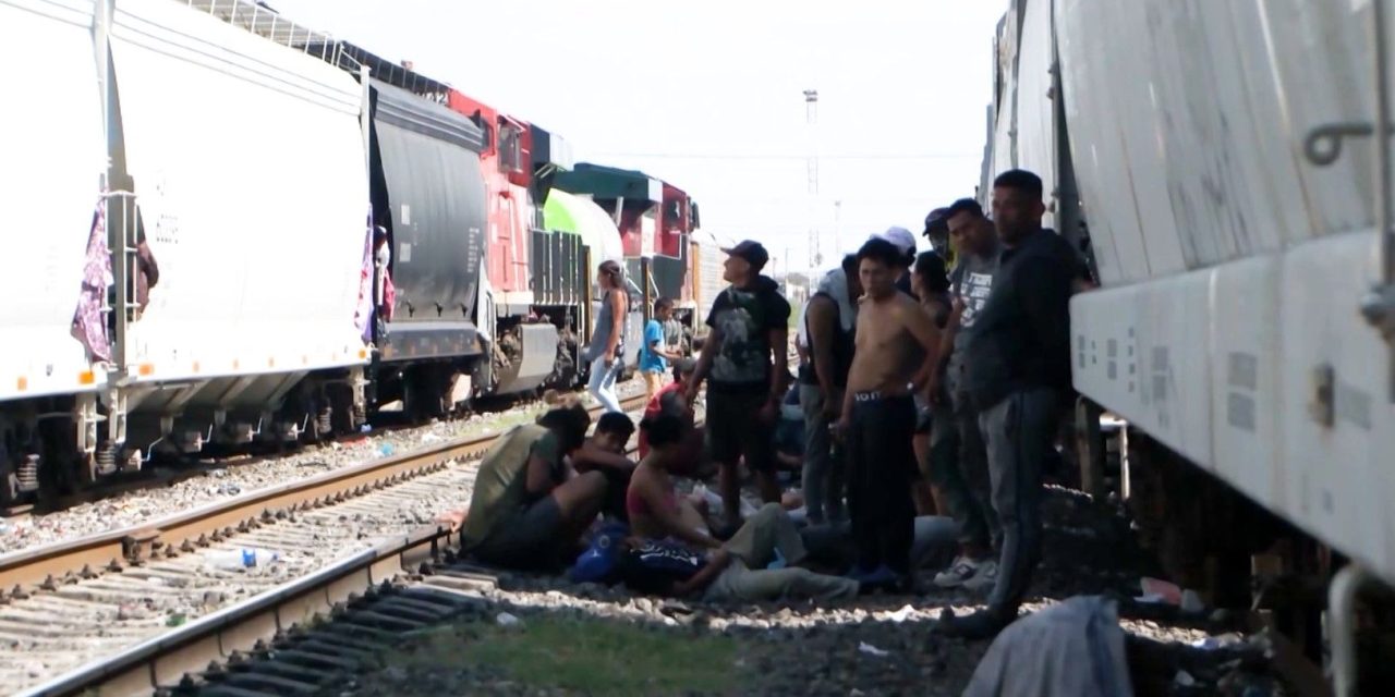 Atiende Secretaría de Salud a caravanas de migrantes