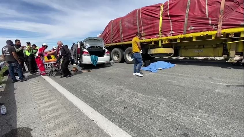 Muere mujer en volcadura en la autopista Saltillo-Torreón