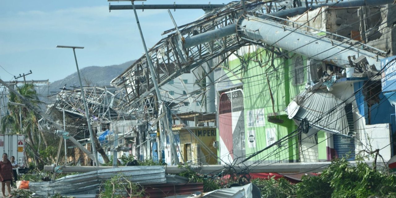 Tras saqueos en Acapulco, AMLO dice que hay retenes de la Guardia Nacional para mantener el orden