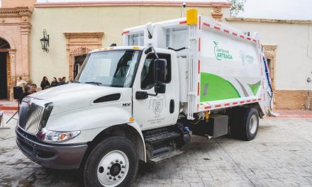Arteaguenses reciben el segundo camión recolector de basura