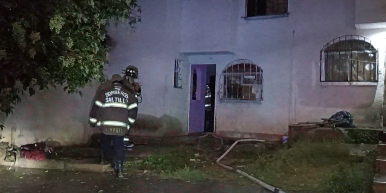 Saltillo: Se salva de morir calcinada, dormía cuando comenzó un incendio