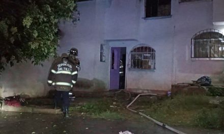 Saltillo: Se salva de morir calcinada, dormía cuando comenzó un incendio