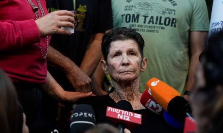 Testimonio de mujer liberada por Hamás revela horrores de secuestro en túneles subterráneos