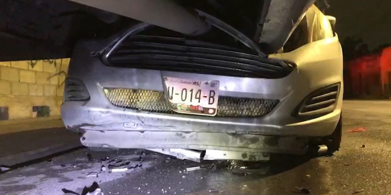 Conductor se mete debajo de un autobús en Saltillo
