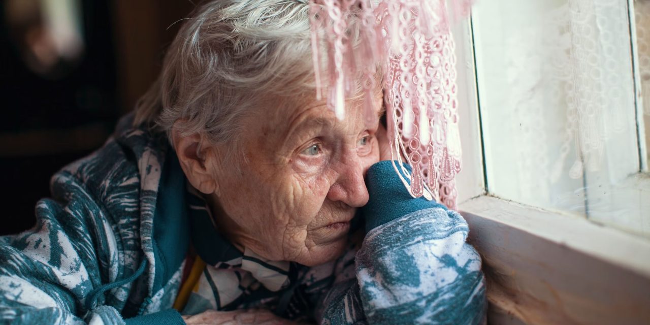La soledad no deseada se asocia con riesgo de párkinson, según estudio