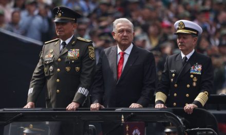 AMLO resalta el papel del Ejército en el desfile por el 113 aniversario de la Revolución Mexicana