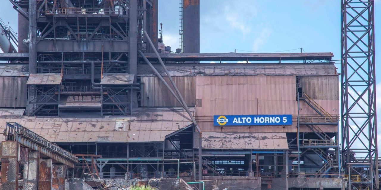 Esperan trabajadores de AHMSA llamado para volver a labores