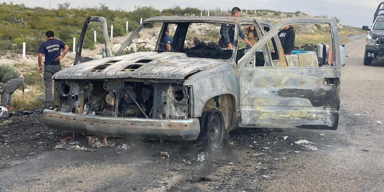 Escapa familia tras incendio de su camioneta