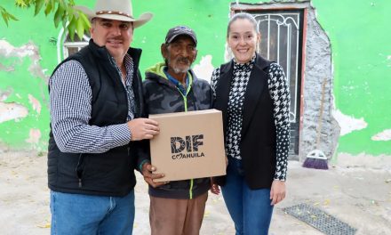 Entregan apoyos a familias vulnerables en San Juan de Sabinas