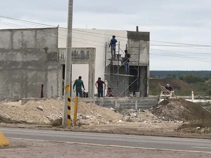 Migran trabajadores de la Carbonífera