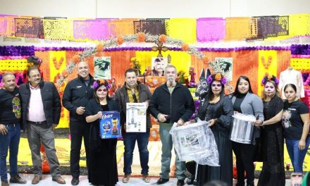 Entregan premios por altares de muertos de centros comunitarios