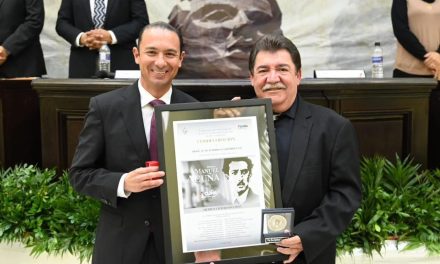 Entregan Presea ‘Manuel Acuña’