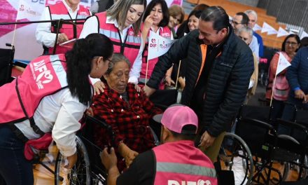 Entrega DIF Acuña 140 sillas de ruedas a adultos mayores