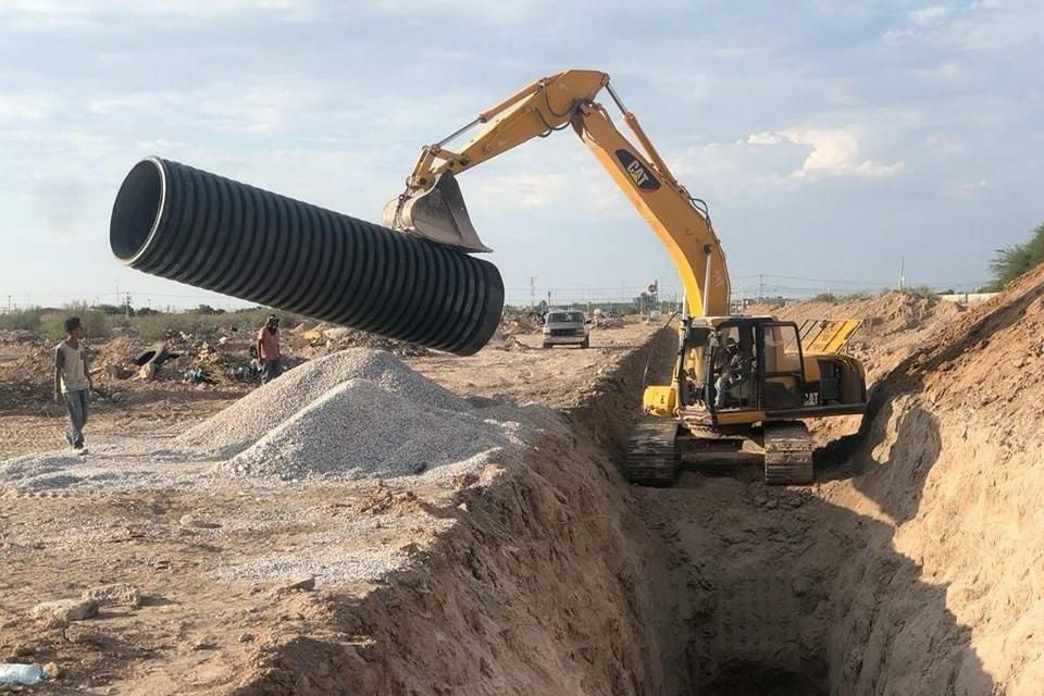Rehabilitan drenaje sanitario en ejidos y colonias de Torreón