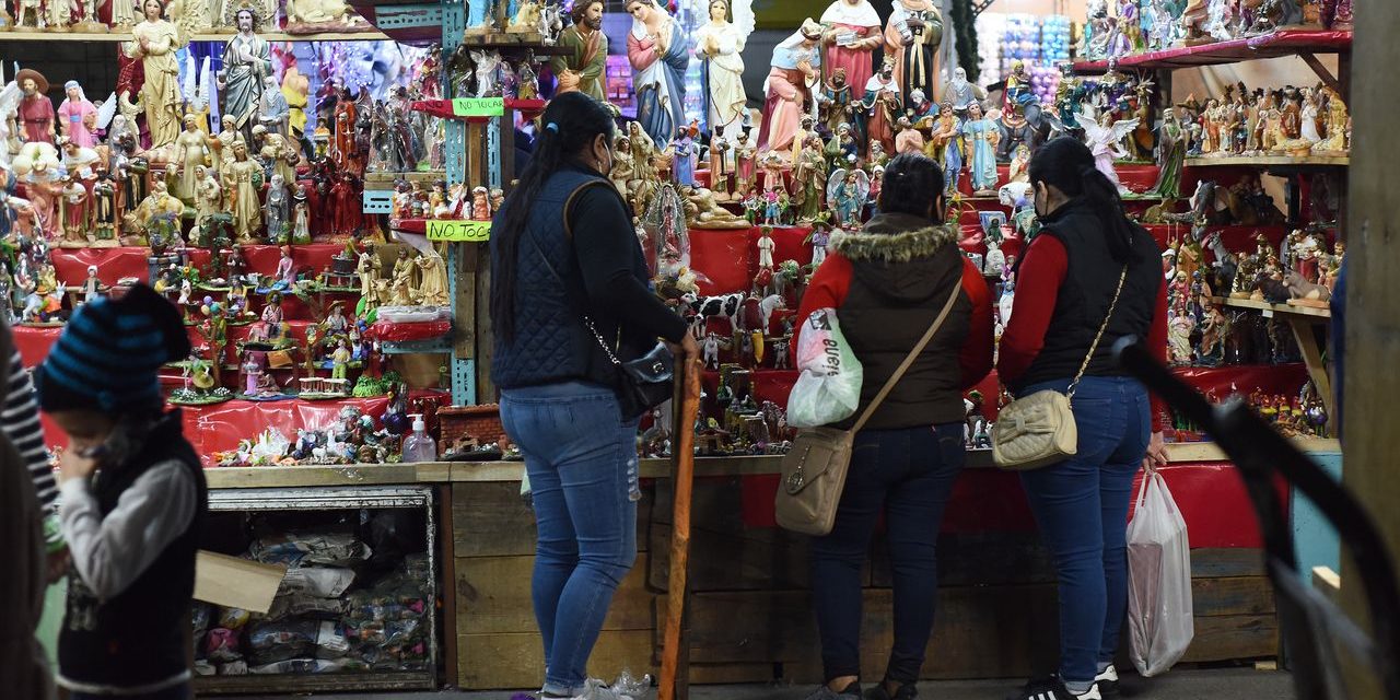 Inspeccionan el Mercadito Navideño en Torreón