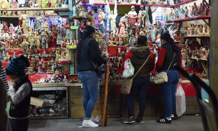 Inspeccionan el Mercadito Navideño en Torreón