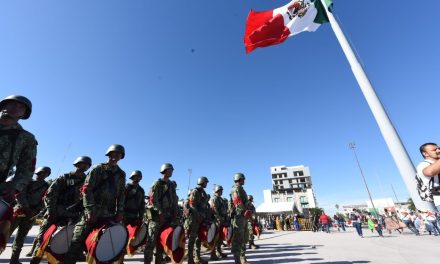 30 mil personas acuden al desfile de la Revolución Mexicana