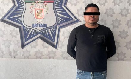 Detiene Policía de Arteaga a ‘montachoques’ en carretera 57
