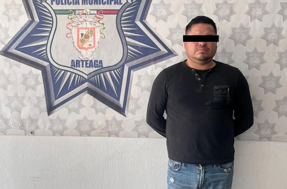 Detiene Policía de Arteaga a ‘montachoques’ en carretera 57