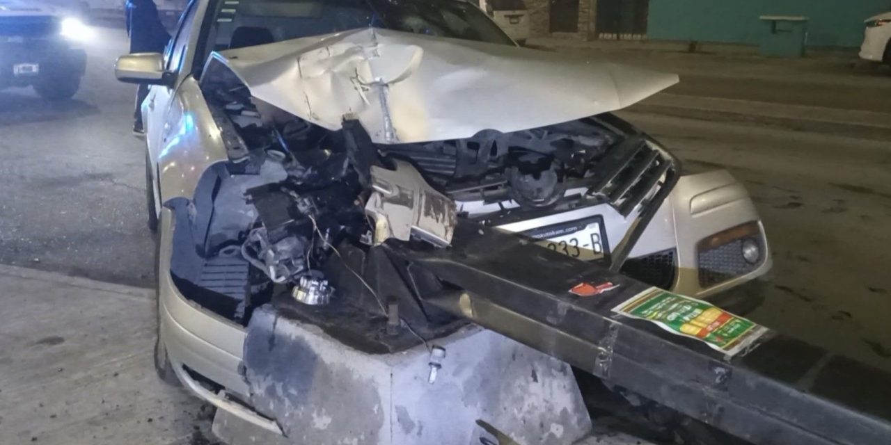 Saltillo:  Señalamiento se le atravesó, acabó huyendo tras chocar