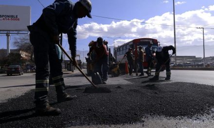 Reanudan trabajos de bacheo en Saltillo