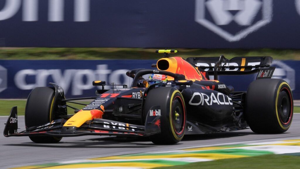 Checo Pérez brilla y culmina tercero en el Sprint del GP de Brasil