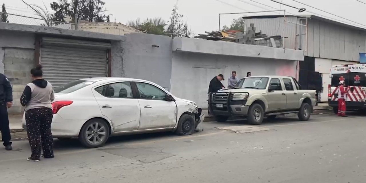 Choca camioneta estacionada en Saltillo