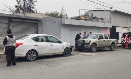 Choca camioneta estacionada en Saltillo