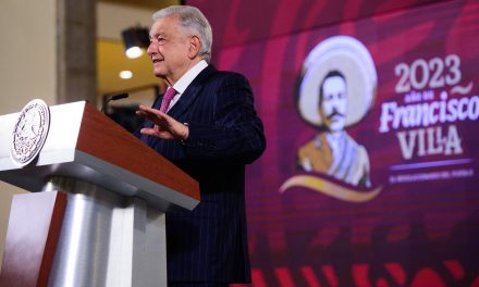 AMLO defiende su plan de reconstrucción tras el paso de Otis por Guerrero