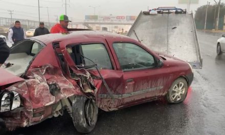 Lo impacta y se derrapa en Saltillo