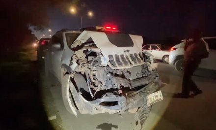 Distraído conductor choca por alcance en Saltillo