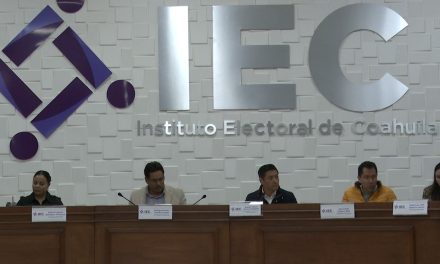 Guardan un minuto de silencio en la sesión del IEC