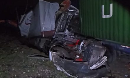 Trailero resultó con varias lesiones tras fuerte choque en carretera