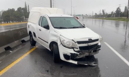 Imprudente conductor provoca accidente en Saltillo