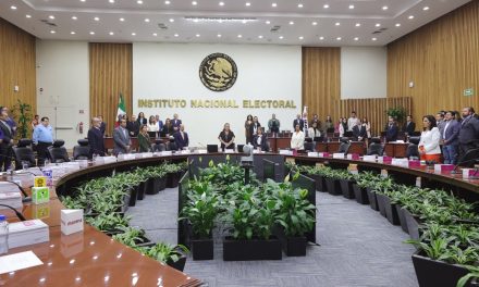 INE guarda minuto de silencio en homenaje póstumo al magistrade Jesús Ociel Baena