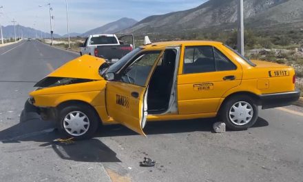 Invade carril y provoca accidente en Saltillo