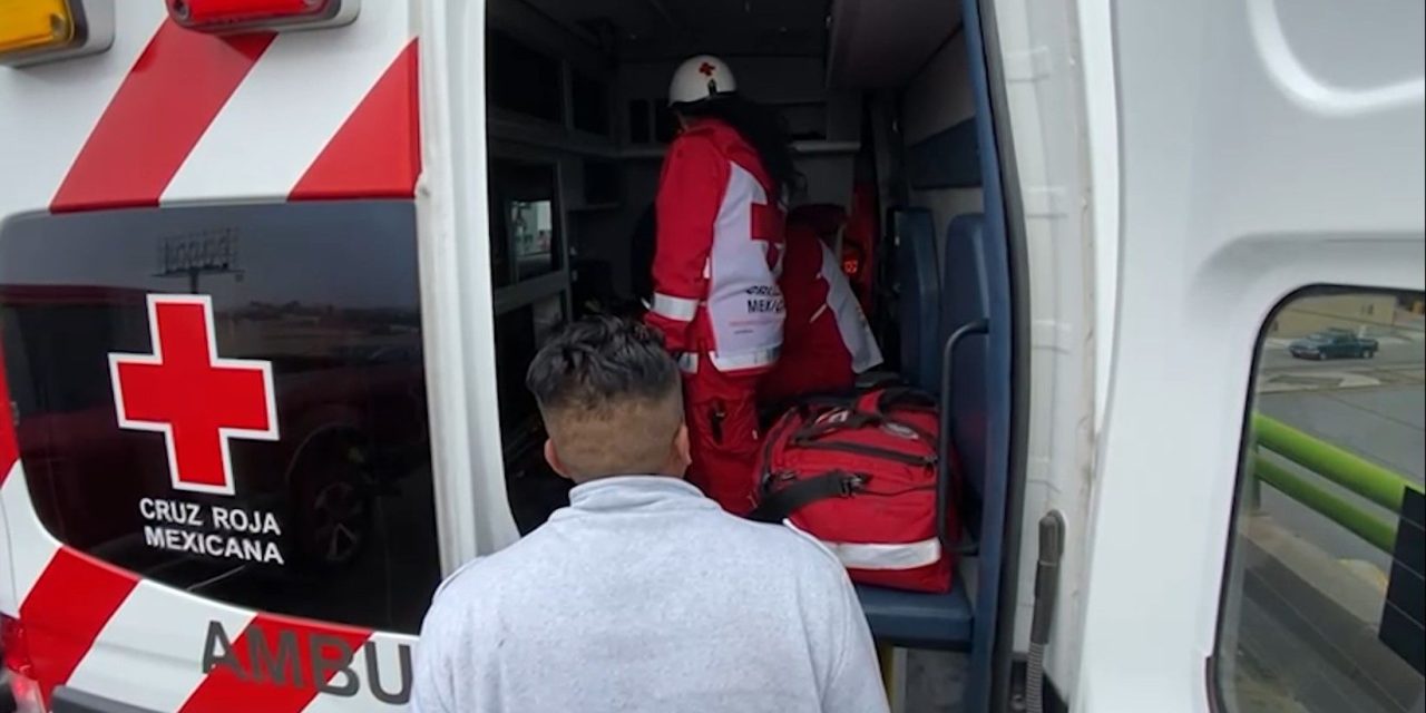 Motociclista se estampa contra camioneta en Saltillo