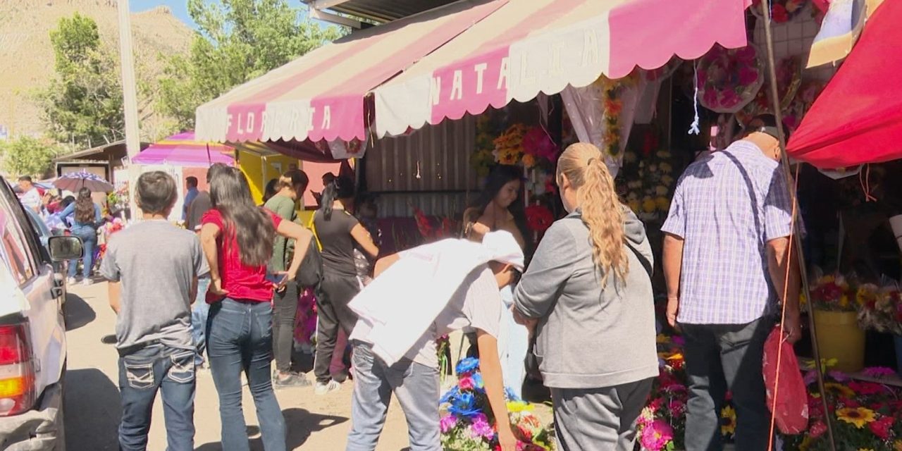Panteones de Saltillo continúan con gran afluencia