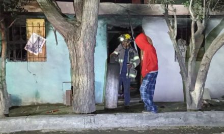 Salvan a mujer de morir en un incendio en Saltillo